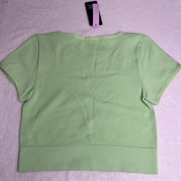 Wild Fable Women's Size M Short Sleeve Seamless Crop T-Shirt Green Neon - Picture 4 of 7